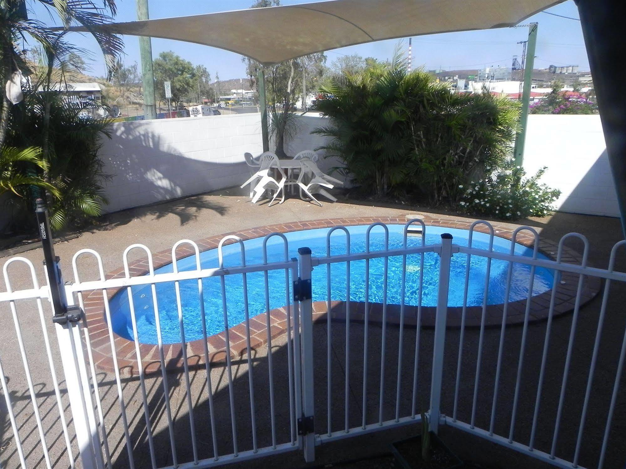Central Point Motel Mount Isa Extérieur photo